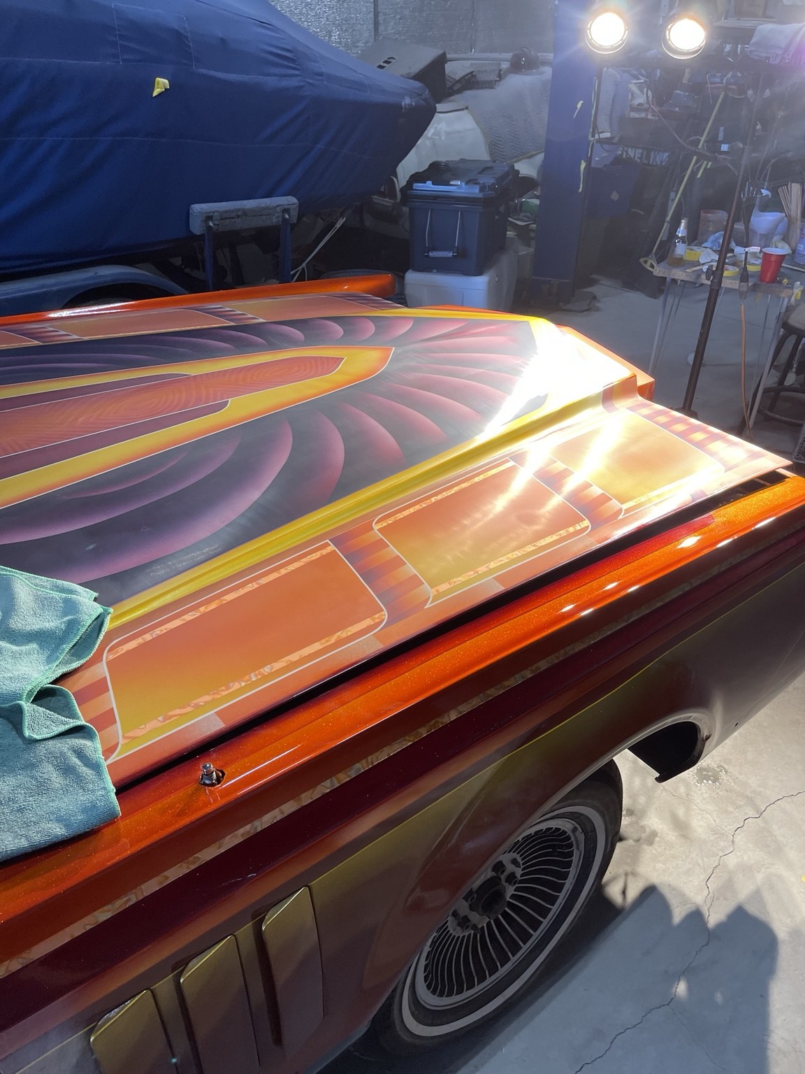 Custom Lincoln: hood reflections